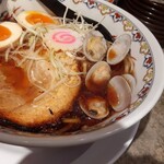 下品なぐらいダシのうまいラーメン屋 - 