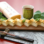 Shunan Achara - 『旬庵あ茶ら』の名物、ふっくら柔らかく炊きあげたあなご寿司、。大評判の一品です。