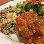 BIG FOOT - チキンのローマ風煮込みとタブレ¥880