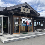 島武水産 - 店舗入口店舗の右側は回転寿司コーナー、左に進むと魚料理の客席。