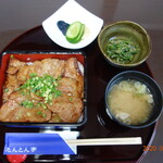 たんとん亭 - 味噌豚重（並盛）