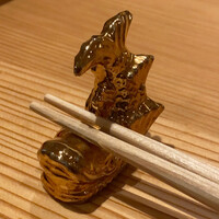 はっこく - 名古屋愛を感じる金のしゃちほこの箸置き