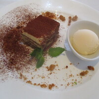 インカント - ドルチェ（ティラミス、フィオール・ディ・ラッテ）　＋￥550