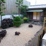 大喜庵 - 庭を見て