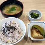 Hirunomichoinomisousakuodenkuon - おでん定食のおでん以外のメニュー