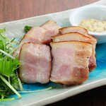 Sumiyaki Dainingu Wa - 自家製ベーコン炙り