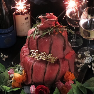 当店名物の肉ケーキでワンランク上のサプライズを提供します。