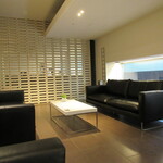 望楼NOGUCHI登別 - チェックイン時に案内されるソファー(2020年8月)