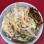 ラーメン二郎 - 小豚野菜からめニンニクニラダレ