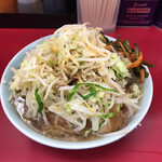 ラーメン二郎 - 小豚野菜からめニンニクニラダレ