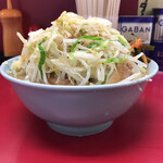 ラーメン二郎 - 小豚野菜からめニンニクニラダレ