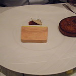 レザンファン ギャテ - ナチュラルに仕上げたフランス産 鴨フォアグラのテリーヌ リュバルブのコンフィチュールとブリオッシュ・トースト