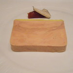 レザンファン ギャテ - ナチュラルに仕上げたフランス産 鴨フォアグラのテリーヌ リュバルブのコンフィチュールとブリオッシュ・トースト