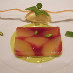 レザンファン ギャテ - ～白桃のコンポートとフランボワーズのテリーヌ、ピスタチオのソースとバニラのグラス添え～