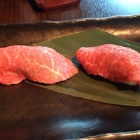天空焼肉 星遊山 - 牛握り　一貫９８０円
