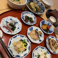 豆富料理と吟醸せいろ蒸し 八かく庵 大阪ステーションシティ店 - 彩り御膳