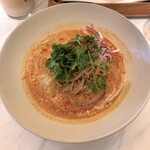 DADAI THAI VIETNAMESE DIMSUM - 「バミーナーム イェン 特製ちぢれ卵麺」(1100円)