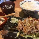 肉汁餃子のダンダダン - 油淋鶏定食750円