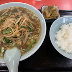 Shin Kyou - ベトコンラーメン、半ライス、ザーサイ小鉢