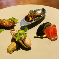 新中国料理HARAKAWA 北新地店 - 素敵な前菜
                    どれも丁寧なお味♡