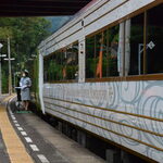 四国まんなか千年ものがたり - アテンダントさんがお出迎え