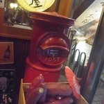 だんだん - 店の前にはポストが！