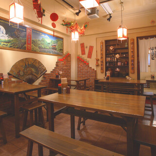 活気漂うオープンキッチンの店内は本場台湾を彷彿とさせます。