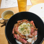バンディ - 牛イチボのローストビーフ丼(税込1100円）