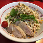 千里眼 - 冷し中華（少な目）麺100グラム 870円　ニンニクショウガガリマヨマシカラメマシマシ