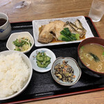 Ekimae Ichiba Shokudou - 煮魚定食　カレイ