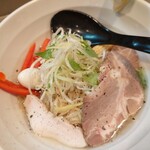 天雷軒 - 2020年9月限定 冷やし鶏しおラーメン(850円) 以外に濃厚。ここの鶏系はハズレがないですね。