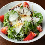 イル カンパネッロ - ルッコラ・セルバチカとフルーツトマトのサラダ。サラダ一番人気！