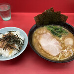 ラーメン 杉田家 - ラーメン並 味玉まぶしご飯