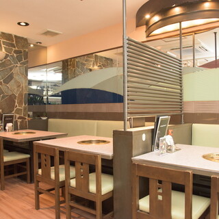 フロア貸切や全体貸切が可能◎大人数での宴会にも最適な空間