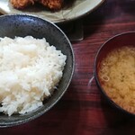 Tonkatsu Yamato - 普通盛りでも結構多めのご飯とお味噌汁