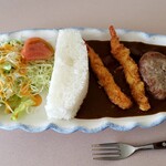 ビストロ 傳刀 - 黒部ダムカレー。エビフライ・ハンバーグ両方トッピング仕様 