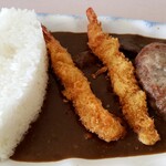 ビストロ 傳刀 - 黒部ダムカレー。エビフライ・ハンバーグ両方トッピング仕様