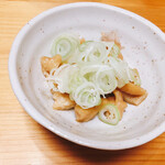 Sobadokorohiyori - お通しの鶏皮ぽん酢