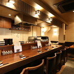 備長炭火焼鳥たまるや - 落ち着いた店内