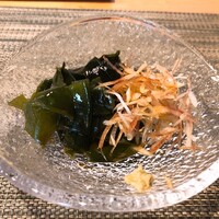 鮨 うえ岡 - わかめとみょうが