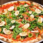 Prosciutto and arugula pizza