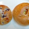 Momburoto - ぶどうパン（小）、アップルシナモン  各130円
