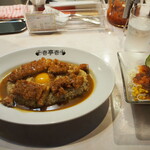 十壱亭 - カツカレー＆生たまご（全卵）、野菜サラダ
