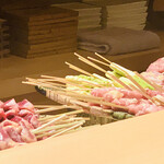 鳥匠 いし井 - 焼かれる前の串達。綺麗.｡ﾟ+.(*''*)ﾟ+.ﾟ