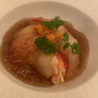 オー・プロヴァンソー - 前菜１：オマール海老と芋セロリのムース　オマール海老のコンソメジュ 大好きな冷前菜。芋セロリのムースがなめらかでオマール海老た甘くて美味しい。