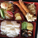 ぽっぽや - えびフライ弁当　1100円税込　味噌汁付