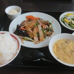 辣醤中華 味くら - ニラレバ定食 900円 + 税