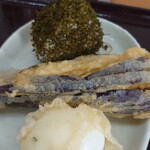 麺工棒 - 角島産わかめおにぎり＋なす、半熟たまごの天ぷら