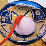 らかん寿し 松月 - ヨーグルト風味のいちごアイス