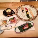 里音 - 1500円の昼席。ここにお味噌汁とデザートがつきます